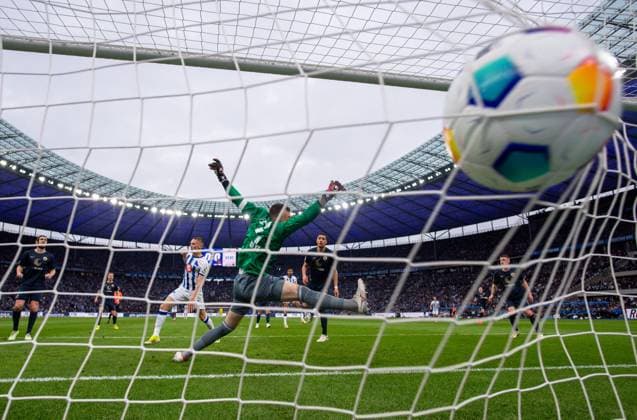Soccer, Men, Season 2023 2024, 2 Bundesliga 29 Matchday , Hertha BSC F C Hansa Rostock, Palko Dardai Hertha BSC scores the goal for 1 0 against goalkeeper Markus Kolke Hansa Rostock , 12 04 2024, Copyright: xSebastianxRäppold MatthiasxKochx