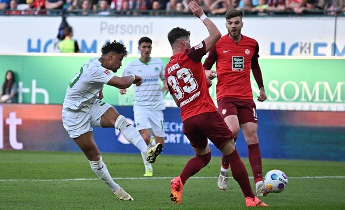 12 04 2024 Soccer Season 2023 2024 2 Soccer Bundesliga 29 Matchday SpVgg Greuther Fürth Kleeblatt 1 FC Kaiserslautern Lautern FCK Rote Teufel Sportfoto Zink xwoxzix DFL regulations prohibit any use of photographs as image sequences and or quasi video only for editorial use Armindo Sieb 30, SpVgg Greuther Fürth Jan Elvedi 33, 1 FC Kaiserslautern FCK