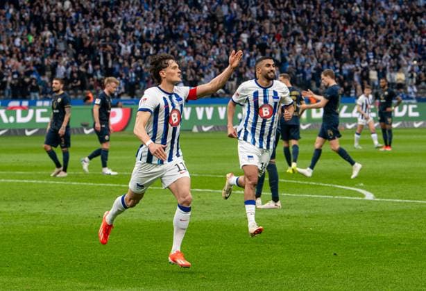 Soccer, Men, Season 2023 2024, 2 Bundesliga 29 Matchday , Hertha BSC F C Hansa Rostock, f l Fabian Reese Hertha BSC , Aymen Barkok Hertha BSC , Celebration after goal to 2 0, 12 04 2024, Copyright: xSebastianxRäppold MatthiasxKochx