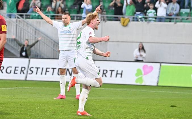 12 04 2024 Soccer Season 2023 2024 2 Soccer Bundesliga 29 Matchday SpVgg Greuther Fürth Kleeblatt 1 FC Kaiserslautern Lautern FCK Rote Teufel Sportfoto Zink xwoxzix DFL regulations prohibit any use of photographs as image sequences and or quasi video only for editorial use Torjubel Jubel Freude nach Treffer Tor Torschuß zum 1 1 durch Robert Wagner 22, SpVgg Greuther Fürth