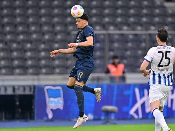 Jonas David F C Hansa Rostock, 17 , Header, GER, Hertha BSC vs FC Hansa Rostock, Soccer Men, 2 Bundesliga, Season 2023 2024, Matchday 29, 12 04 2024 DFL REGULATIONS PROHIBIT ANY USE OF PHOTOGRAPHS AS IMAGE SEQUENCES AND OR QUASI VIDEO GER, Hertha BSC vs FC Hansa Rostock, Soccer Men, 2 Bundesliga, Season 2023 2024, Matchday 29, 12 04 2024 Berlin Copyright: xEibner-Pressefotox xClaudiusxRaux EP_CRH