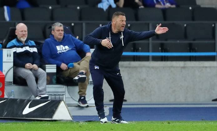 Coach Pal Dardai pointing, gesticulating Single image Crop action Sport Football Soccer DFL 2 Bundesliga Men 29 Matchday Season 2023 2024 12 04 2024 Hertha BSC Berlin vs FC Hansa Rostock DFL regulations prohibit any use of photographs as image sequences and or quasi video