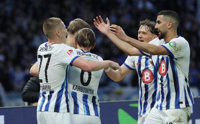 li Palko Dardai cheers after 3 0 with Michal Karbownik, Fabian Reese, Aymane Barkok joy emotion jubilation sport soccer soccer DFL 2 Bundesliga men 29 matchday season 2023 2024 12 04 2024 Hertha BSC Berlin vs FC Hansa Rostock DFL regulations prohibit any use of photographs as image sequences and or quasi video