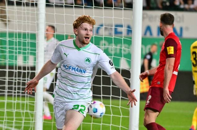 12 04 2024 Soccer Season 2023 2024 2 Soccer Bundesliga 29 Matchday SpVgg Greuther Fürth Kleeblatt 1 FC Kaiserslautern Lautern FCK Rote Teufel Sportfoto Zink MeZi xmexzix DFL regulations prohibit any use of photographs as image sequences and or quasi video only for editorial use Torjubel Jubel Freude nach Treffer Tor Torschuß zum 2 1 durch Robert Wagner 22, SpVgg Greuther Fürth