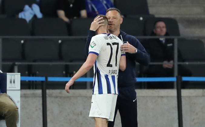 Substitution Palko Dardai, kiss from dad Coach Pal Dardai Sport Football Soccer DFL 2 Bundesliga Men 29 Matchday Season 2023 2024 12 04 2024 Hertha BSC Berlin vs FC Hansa Rostock DFL regulations prohibit any use of photographs as image sequences and or quasi video
