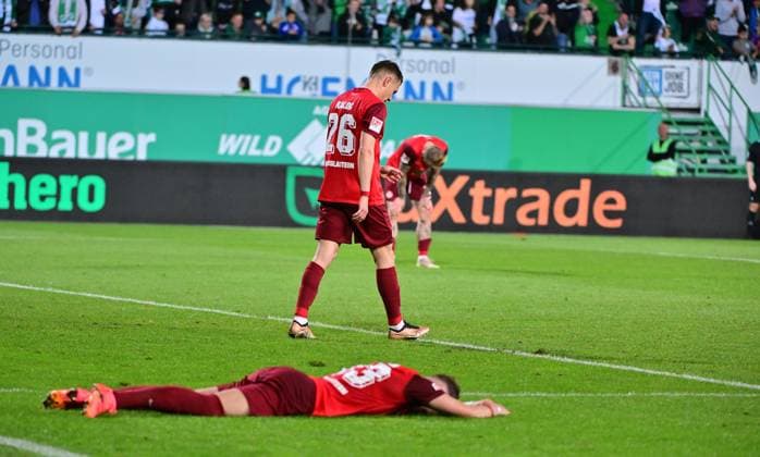 12 04 2024 Soccer Season 2023 2024 2 Soccer Bundesliga 29 Matchday SpVgg Greuther Fürth Kleeblatt 1 FC Kaiserslautern Lautern FCK Rote Teufel Sportfoto Zink MeZi xmexzix DFL regulations prohibit any use of photographs as image sequences and or quasi video only for editorial use Filip Kaloc 26, 1 FC Kaiserslautern FCK und Co enttäuscht Enttäuschungach Gegentor Tor zum 1 2