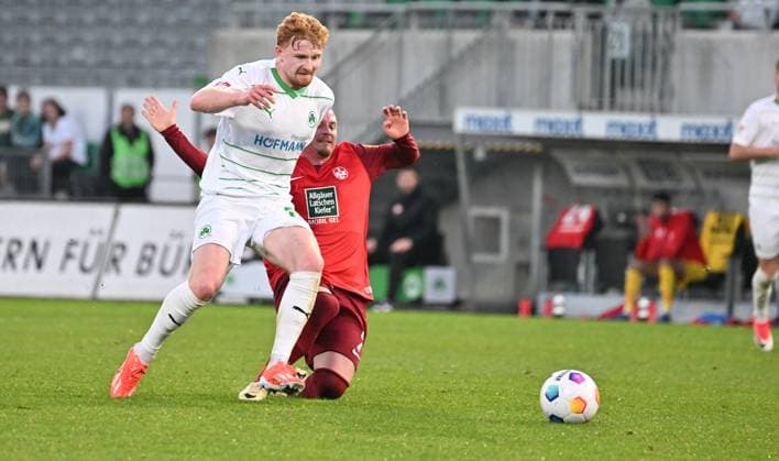 12 04 2024 Soccer Season 2023 2024 2 Soccer Bundesliga 29 Matchday SpVgg Greuther Fürth Kleeblatt 1 FC Kaiserslautern Lautern FCK Rote Teufel Sportfoto Zink xwoxzix DFL regulations prohibit any use of photographs as image sequences and or quasi video only for editorial use Robert Wagner 22, SpVgg Greuther Fürth Marlon Ritter 7, 1 FC Kaiserslautern FCK