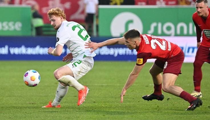 12 04 2024 Soccer Season 2023 2024 2 Soccer Bundesliga 29 Matchday SpVgg Greuther Fürth Kleeblatt 1 FC Kaiserslautern Lautern FCK Rote Teufel Sportfoto Zink xwoxzix DFL regulations prohibit any use of photographs as image sequences and or quasi video only for editorial use Robert Wagner 22, SpVgg Greuther Fürth Tobias Raschl 20, 1 FC Kaiserslautern FCK