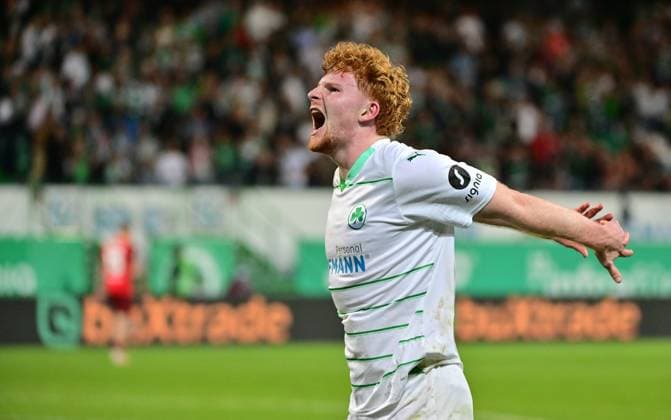 12 04 2024 Soccer Season 2023 2024 2 Soccer Bundesliga 29 Matchday SpVgg Greuther Fürth Kleeblatt 1 FC Kaiserslautern Lautern FCK Rote Teufel Sportfoto Zink MeZi xmexzix DFL regulations prohibit any use of photographs as image sequences and or quasi video only for editorial use Torjubel Jubel Freude nach Treffer Tor Torschuß zum 2 1 durch Robert Wagner 22, SpVgg Greuther Fürth