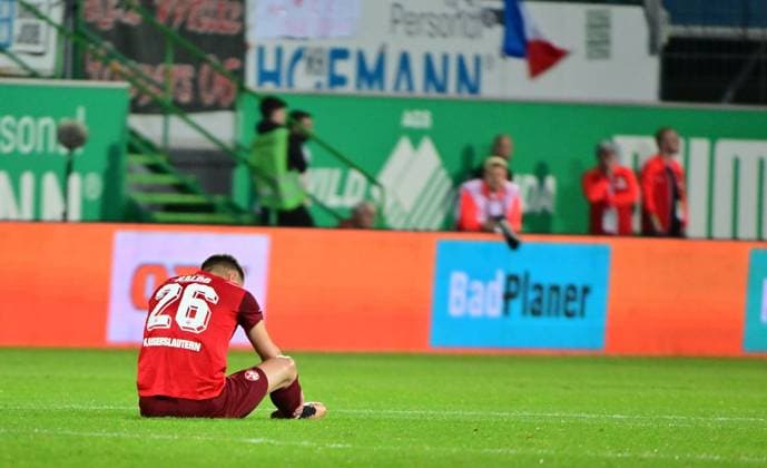 12 04 2024 Soccer Season 2023 2024 2 Soccer Bundesliga 29 Matchday SpVgg Greuther Fürth Kleeblatt 1 FC Kaiserslautern Lautern FCK Rote Teufel Sportfoto Zink MeZi xmexzix DFL regulations prohibit any use of photographs as image sequences and or quasi video only for editorial use Filip Kaloc 26, 1 FC Kaiserslautern FCK disappointed Disappointment after the end of the match