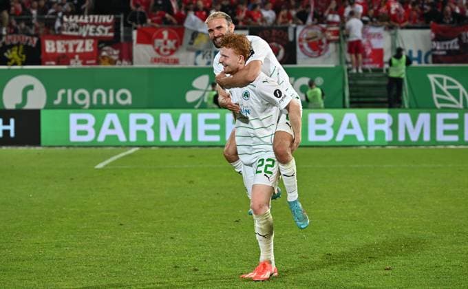 12 04 2024 Soccer Season 2023 2024 2 Soccer Bundesliga 29 Matchday SpVgg Greuther Fürth Kleeblatt 1 FC Kaiserslautern Lautern FCK Rote Teufel Sportfoto Zink xwoxzix DFL regulations prohibit any use of photographs as image sequences and or quasi video only for editorial use Simon Asta 2, SpVgg Greuther Fürth Robert Wagner 22, SpVgg Greuther Fürth Jubel Freude nach Spielende