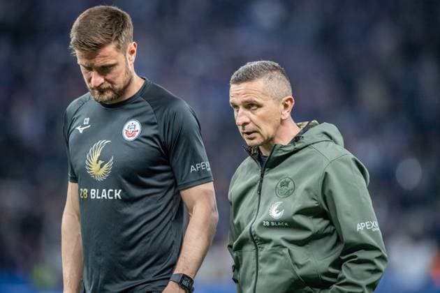 2 Soccer Bundesliga, Hertha BSC vs Hansa Rostock Berlin, 12 04 2024 Markus Palionis FC Hansa Rostock Co Coach , Mersad Selimbegovic FC Hansa Rostock Coach frustrated after the match 2 Soccer Bundesliga, Hertha BSC vs Hansa Rostock, Olympiastadion, Berlin, 12 04 2024 DFL REGULATIONS PROHIBIT ANY USE OF PHOTOGRAPHS AS IMAGE SEQUENCES AND OR QUASI VIDEO Copyright: xBEAUTIFULxSPORTS LucianoxLimax