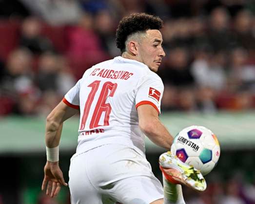 12 04 2024, Soccer 1 Bundesliga 2023 2024, Matchday 29, FC Augsburg 1 FC Union Berlin, in the WWK Arena Augsburg, Ruben Vargas FC Augsburg on the ball DFL and DFB regulations prohibit any use of photographs as image sequences and or quasi video