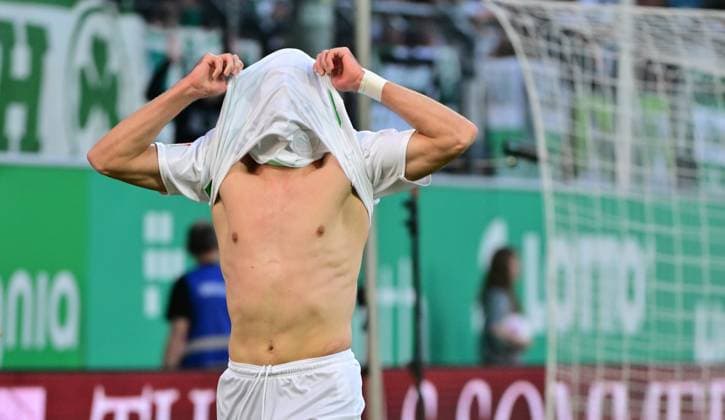 12 04 2024 Soccer Season 2023 2024 2 Soccer Bundesliga 29 Matchday SpVgg Greuther Fürth Kleeblatt 1 FC Kaiserslautern Lautern FCK Rote Teufel Sportfoto Zink MeZi xmexzix DFL regulations prohibit any use of photographs as image sequences and or quasi video only for editorial use Tim Lemperle 19, SpVgg Greuther Fürth