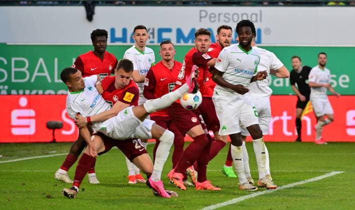 12 04 2024 Soccer Season 2023 2024 2 Soccer Bundesliga 29 Matchday SpVgg Greuther Fürth Kleeblatt 1 FC Kaiserslautern Lautern FCK Rote Teufel Sportfoto Zink MeZi xmexzix DFL regulations prohibit any use of photographs as image sequences and or quasi video only for editorial use Filip Kaloc 26, 1 FC Kaiserslautern FCK holds Maximilian Solomon Dietz 33, SpVgg Greuther Fürth