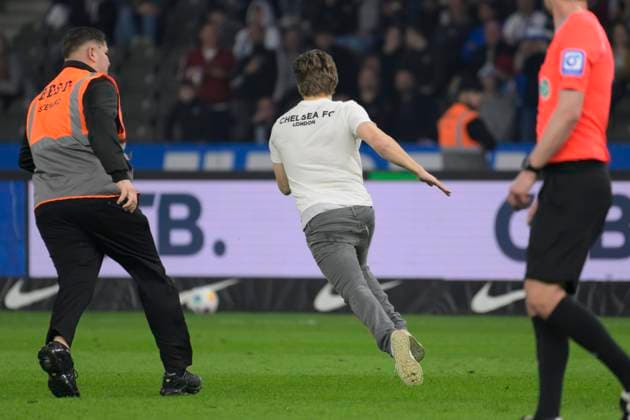 A streaker on the pitch shortly before the end of the match, Hertha BSC FC Hansa Rostock, 2 Bundesliga, Football, DFB, Matchday 2023 2024, Matchday 29, Olympia Stadion Berlin, DFB DFL REGULATIONS PROHIBIT ANY USE OF PHOTOGRAPHS AS IMAGE SEQUENCES AND OR QUASI VIDEO, 12 04 2024, Copyright: HMBxMedia UwexKoch