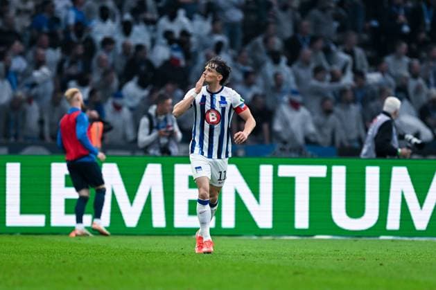 2 Bundesliga Hertha BSC Berlin FC Hansa Rostock on 12 04 2024 at the Olympiastadion in Berlin Cheering, goal celebration, goal scorer, goal scorer Fabian Reese Hertha BSC Berlin cheers after his goal for 2 0 MT