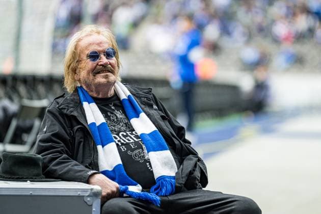 Berlin, Germany 12 April 2024 2 BL 2023 2024 Hertha BSC vs FC Hansa Rostock Im Bild Frank Zander DFL regulations prohibit any use of photographs as image sequences and or quasi video Copyright: xFotostandx xVoelkerx