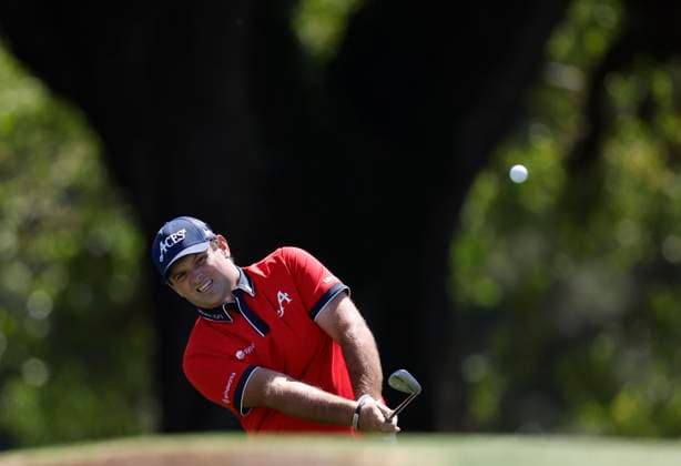 Patrick Reed chips up onto the eighteenth green in the second round of the Masters Tournament at Augusta National Golf Club in Augusta, Georgia on Friday, April 12, 2024.  AUG20240412199 JOHNxANGELILLO