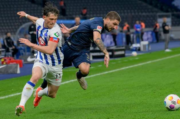 v l Fabian Reese Hertha BSC, 11 , Konstantinos Stafylidis FC Hansa Rostock, 03 , duel, action, fight, Hertha BSC FC Hansa Rostock, 2 Bundesliga, football, DFB, season 2023 2024, 29 matchday, Olympia Stadion Berlin, DFB DFL REGULATIONS PROHIBIT ANY USE OF PHOTOGRAPHS AS IMAGE SEQUENCES AND OR QUASI VIDEO, 12 04 2024, Copyright: HMBxMedia UwexKoch