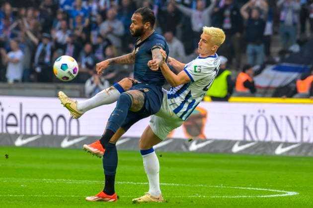 v l Junior Brumado FC Hansa Rostock, 49 , Marc Oliver Kempf Hertha BSC, 20 , duel, action, fight, Hertha BSC FC Hansa Rostock, 2 Bundesliga, football, DFB, season 2023 2024, 29 matchday, Olympia Stadion Berlin, DFB DFL REGULATIONS PROHIBIT ANY USE OF PHOTOGRAPHS AS IMAGE SEQUENCES AND OR QUASI VIDEO, 12 04 2024, Copyright: HMBxMedia UwexKoch