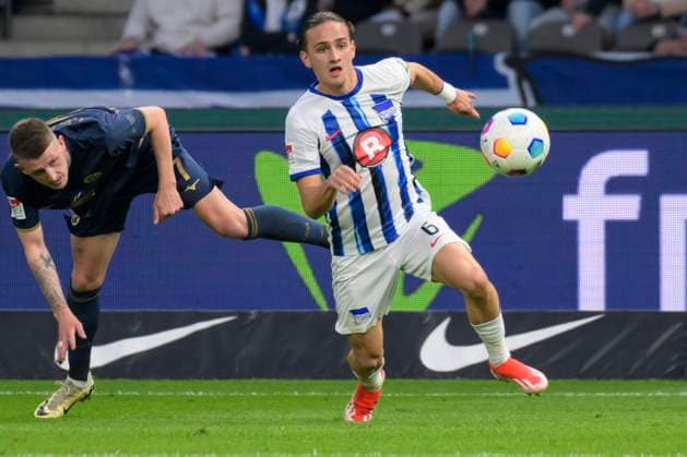 v l Nico Neidhart FC Hansa Rostock, 07 , Michal Karbownik Hertha BSC, 06 , duel, action, fight, Hertha BSC FC Hansa Rostock, 2 Bundesliga, football, DFB, season 2023 2024, 29 matchday, Olympia Stadion Berlin, DFB DFL REGULATIONS PROHIBIT ANY USE OF PHOTOGRAPHS AS IMAGE SEQUENCES AND OR QUASI VIDEO, 12 04 2024, Copyright: HMBxMedia UwexKoch