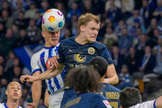 v l Marc Oliver Kempf Hertha BSC, 20 , Svante Ingelsson FC Hansa Rostock, 14 , duel, action, fight, Hertha BSC FC Hansa Rostock, 2 Bundesliga, football, DFB, season 2023 2024, 29 matchday, Olympia Stadion Berlin, DFB DFL REGULATIONS PROHIBIT ANY USE OF PHOTOGRAPHS AS IMAGE SEQUENCES AND OR QUASI VIDEO, 12 04 2024, Copyright: HMBxMedia UwexKoch