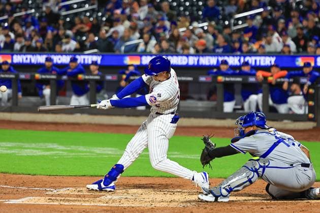 MLB, Baseball Herren, USA Kansas City Royals Vs. New York Mets Brett Baty 22 of the New York Mets is hitting a single during the fourth inning of the baseball game against the Kansas City Royals at Citi Field in New York City, New York, on April 12, 2024. New York New York United States  Copyright: xGordonxDonovanx originalFilename:donovan-kansasci240412_npVfw.jpg