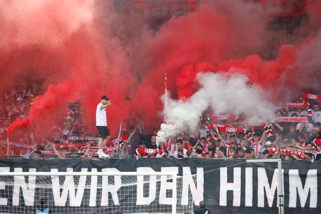 13 04 2024, xavx, Soccer 2 Bundesliga, SV Wehen Wiesbaden Fortuna Düsseldorf emspor, v l spectators, fans, flags, Ultras, scarves ignite smoke pots, pyrotechnics, pyro DFL DFB REGULATIONS PROHIBIT ANY USE OF PHOTOGRAPHS as IMAGE SEQUENCES and or QUASI VIDEO Wiesbaden
