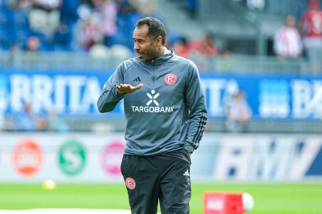 Daniel Thioune Fortuna Duesseldorf, Head Coach Gestures, Facial expressions, GER, SV Wehen Wiesbaden vs Fortuna Duesseldorf, Football, 2 Bundesliga, Matchday 29, Season 2023 2024, 13 04 2024 DFL REGULATIONS PROHIBIT ANY USE OF PHOTOGRAPHS AS IMAGE SEQUENCES AND OR QUASI VIDEO GER, SV Wehen Wiesbaden vs Fortuna Duesseldorf, Football, 2 Bundesliga, Matchday 29, Season 2023 2024, 13 04 2024 Wiesbaden Copyright: xEibner-Pressefoto FlorianxWieganx EP_FWD