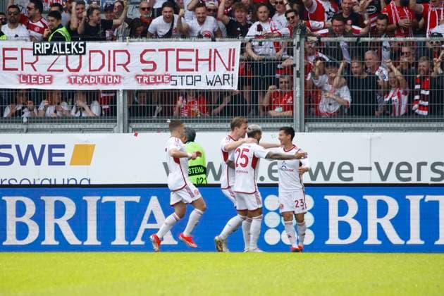 13 04 2024, xavx, Fussball 2 Bundesliga, SV Wehen Wiesbaden Fortuna Düsseldorf emspor, v l Shinta Appelkamp Fortuna Düsseldorf celebrate the goal, Der Torjubel zum 0 1 DFL DFB REGULATIONS PROHIBIT ANY USE OF PHOTOGRAPHS as IMAGE SEQUENCES and or QUASI VIDEO Wiesbaden