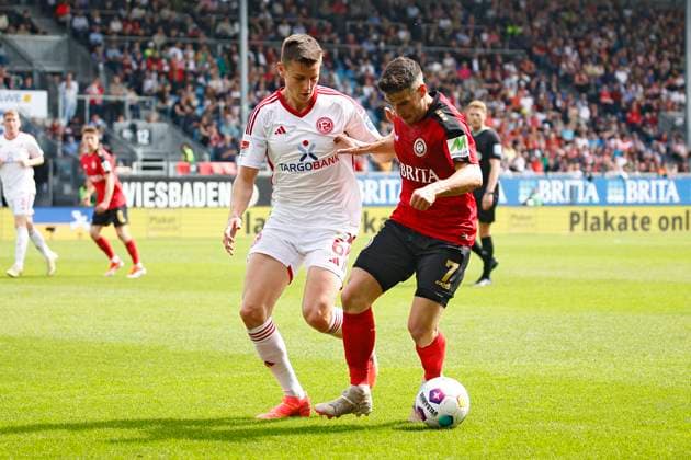 13 04 2024, xavx, Soccer 2 Bundesliga, SV Wehen Wiesbaden Fortuna Düsseldorf emspor, v l DFL DFB REGULATIONS PROHIBIT ANY USE OF PHOTOGRAPHS as IMAGE SEQUENCES and or QUASI VIDEO Wiesbaden
