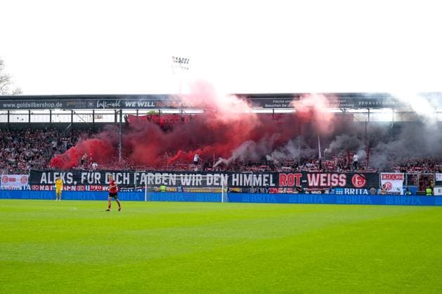 Pyrotechnics in the fan block of Fortuna Duesseldorf, GER, SV Wehen Wiesbaden vs Fortuna Duesseldorf, Football, 2 Bundesliga, Matchday 29, Season 2023 2024, 13 04 2024 DFL REGULATES PROHIBIT ANY USE OF PHOTOGRAPHS AS IMAGE SEQUENCES AND OR QUASI VIDEO GER, SV Wehen Wiesbaden vs Fortuna Duesseldorf, Football, 2 Bundesliga, Matchday 29, Season 2023 2024, 13 04 2024 Wiesbaden Copyright: xEibner-Pressefoto FlorianxWieganx EP_FWD