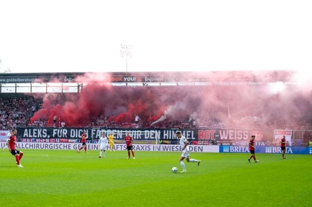 Pyrotechnics in the fan block of Fortuna Duesseldorf, GER, SV Wehen Wiesbaden vs Fortuna Duesseldorf, Football, 2 Bundesliga, Matchday 29, Season 2023 2024, 13 04 2024 DFL REGULATES PROHIBIT ANY USE OF PHOTOGRAPHS AS IMAGE SEQUENCES AND OR QUASI VIDEO GER, SV Wehen Wiesbaden vs Fortuna Duesseldorf, Football, 2 Bundesliga, Matchday 29, Season 2023 2024, 13 04 2024 Wiesbaden Copyright: xEibner-Pressefoto FlorianxWieganx EP_FWD