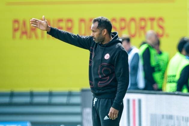 Daniel Thioune Fortuna Duesseldorf, Head coach gestures, facial expressions, emotions, GER, SV Wehen Wiesbaden vs Fortuna Duesseldorf, Football, 2 Bundesliga, Matchday 29, Season 2023 2024, 13 04 2024 DFL REGULATES PROHIBIT ANY USE OF PHOTOGRAPHS AS IMAGE SEQUENCES AND OR QUASI VIDEO GER, SV Wehen Wiesbaden vs Fortuna Duesseldorf, Football, 2 Bundesliga, Matchday 29, Season 2023 2024, 13 04 2024 Wiesbaden Copyright: xEibner-Pressefoto FlorianxWieganx EP_FWD