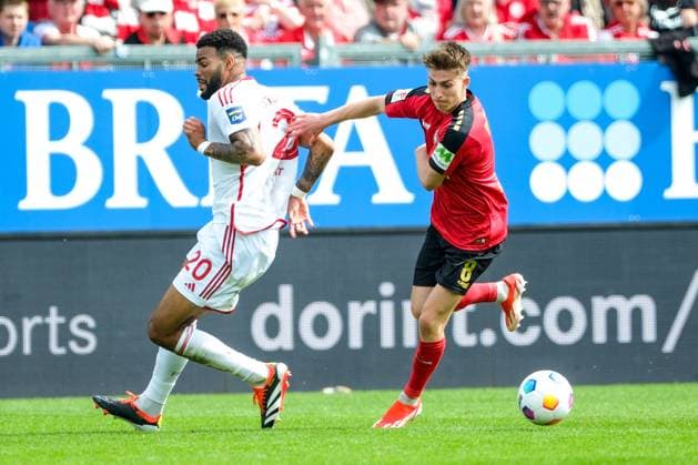 Nick Baetzner SV Wehen Wiesbaden, 8 in duel with Jamil Siebert Fortuna Duesseldorf, 20 , GER, SV Wehen Wiesbaden vs Fortuna Duesseldorf, Soccer, 2 Bundesliga, Matchday 29, Season 2023 2024, 13 04 2024 DFL REGULATES PROHIBIT ANY USE OF PHOTOGRAPHS AS IMAGE SEQUENCES AND OR QUASI VIDEO GER, SV Wehen Wiesbaden vs Fortuna Duesseldorf, Football, 2 Bundesliga, Matchday 29, Season 2023 2024, 13 04 2024 Wiesbaden Copyright: xEibner-Pressefoto FlorianxWieganx EP_FWD