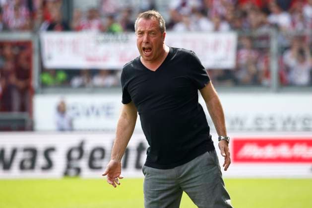 13 04 2024, xavx, Fußball 2 Bundesliga, SV Wehen Wiesbaden Fortuna Düsseldorf emspor, v l Trainer Markus Kauczinski SV Wehen Wiesbaden gibt Anweisungen, gestikuliert, mit den Armen gestikulieren, gives instructions, gesticulate Emotional, Emotionen DFL DFB REGULATIONS PROHIBIT ANY USE OF PHOTOGRAPHS as IMAGE SEQUENCES and or QUASI VIDEO Wiesbaden