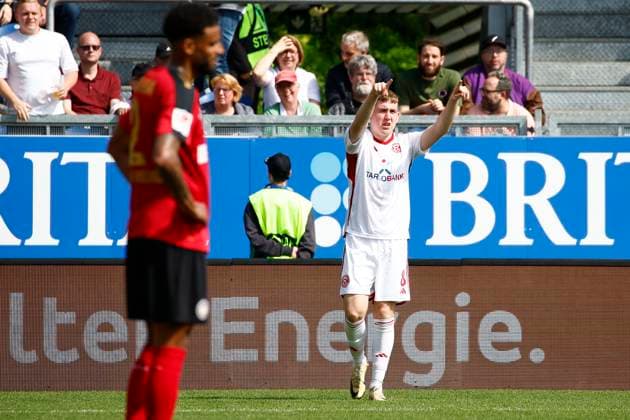 13 04 2024, xavx, Fussball 2 Bundesliga, SV Wehen Wiesbaden Fortuna Düsseldorf emspor, v l Ãsak Johannesson Fortuna Düsseldorf celebrate the goal, Der Torjubel zum 0 2 DFL DFB REGULATIONS PROHIBIT ANY USE OF PHOTOGRAPHS as IMAGE SEQUENCES and or QUASI VIDEO Wiesbaden