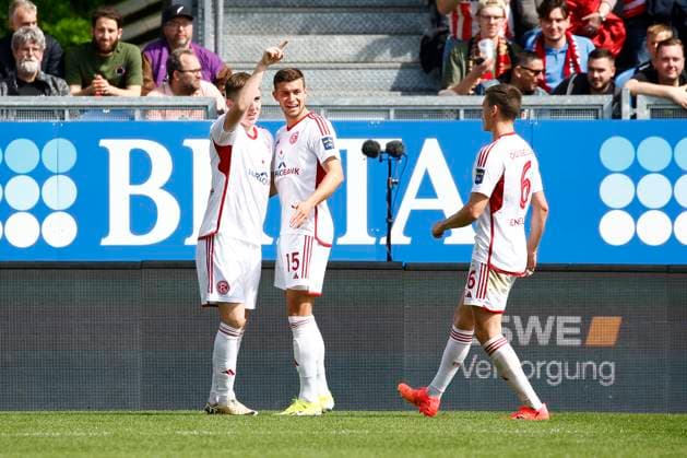 13 04 2024, xavx, Fussball 2 Bundesliga, SV Wehen Wiesbaden Fortuna Düsseldorf emspor, v l Ãsak Johannesson Fortuna Düsseldorf celebrate the goal, Der Torjubel zum 0 2 DFL DFB REGULATIONS PROHIBIT ANY USE OF PHOTOGRAPHS as IMAGE SEQUENCES and or QUASI VIDEO Wiesbaden