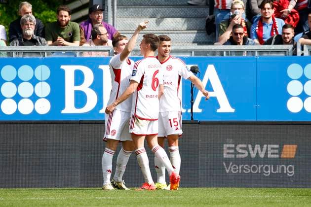 13 04 2024, xavx, Fussball 2 Bundesliga, SV Wehen Wiesbaden Fortuna Düsseldorf emspor, v l Ãsak Johannesson Fortuna Düsseldorf celebrate the goal, Der Torjubel zum 0 2 DFL DFB REGULATIONS PROHIBIT ANY USE OF PHOTOGRAPHS as IMAGE SEQUENCES and or QUASI VIDEO Wiesbaden