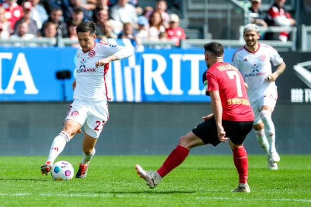 Shinta Appelkamp Fortuna Duesseldorf, 23 in duel with Robin Heußer SV Wehen Wiesbaden, 7 , GER, SV Wehen Wiesbaden vs Fortuna Duesseldorf, Soccer, 2 Bundesliga, Matchday 29, Season 2023 2024, 13 04 2024 DFL REGULATES PROHIBIT ANY USE OF PHOTOGRAPHS AS IMAGE SEQUENCES AND OR QUASI VIDEO GER, SV Wehen Wiesbaden vs Fortuna Duesseldorf, Football, 2 Bundesliga, Matchday 29, Season 2023 2024, 13 04 2024 Wiesbaden Copyright: xEibner-Pressefoto FlorianxWieganx EP_FWD