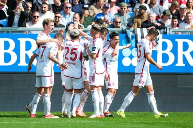 Fortuna Duesseldorf celebrates the goal to 0 2 by Yannik Engelhardt Fortuna Duesseldorf, 06 , GER, SV Wehen Wiesbaden vs Fortuna Duesseldorf, Soccer, 2 Bundesliga, Matchday 29, Season 2023 2024, 13 04 2024 DFL REGULATES PROHIBIT ANY USE OF PHOTOGRAPHS AS IMAGE SEQUENCES AND OR QUASI VIDEO GER, SV Wehen Wiesbaden vs Fortuna Duesseldorf, Football, 2 Bundesliga, Matchday 29, Season 2023 2024, 13 04 2024 Wiesbaden Copyright: xEibner-Pressefoto FlorianxWieganx EP_FWD