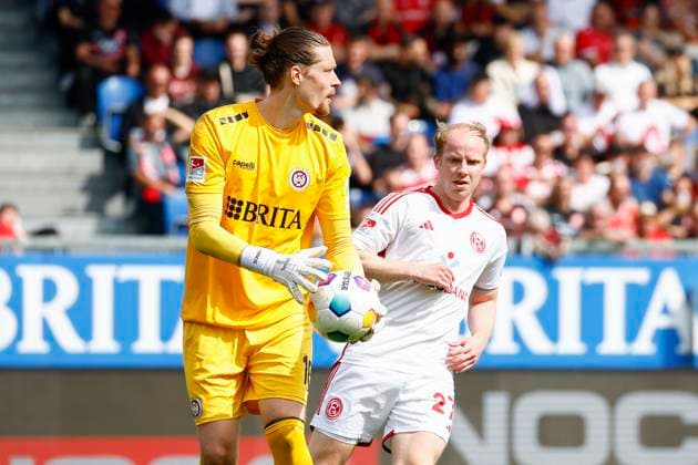 13 04 2024, xavx, Soccer 2 Bundesliga, SV Wehen Wiesbaden Fortuna Düsseldorf emspor, v l Goalkeeper Florian Stritzel SV Wehen Wiesbaden , Dennis Jastrzembski Fortuna Düsseldorf DFL DFB REGULATIONS PROHIBIT ANY USE OF PHOTOGRAPHS as IMAGE SEQUENCES and or QUASI VIDEO Wiesbaden