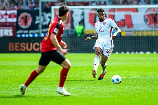 Jamil Siebert Fortuna Duesseldorf, 20 on the ball, GER, SV Wehen Wiesbaden vs Fortuna Duesseldorf, Football, 2 Bundesliga, Matchday 29, Season 2023 2024, 13 04 2024 DFL REGULATIONS PROHIBIT ANY USE OF PHOTOGRAPHS AS IMAGE SEQUENCES AND OR QUASI VIDEO GER, SV Wehen Wiesbaden vs Fortuna Duesseldorf, Football, 2 Bundesliga, Matchday 29, Season 2023 2024, 13 04 2024 Wiesbaden Copyright: xEibner-Pressefoto FlorianxWieganx EP_FWD