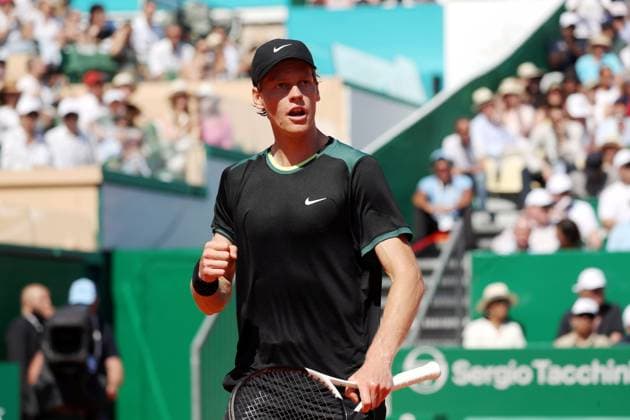 Tennis, ATP-Turnier in Monte Carlo DEMI ROLEX MONTE-CARLO MASTERS TSITSIPAS-SINNER PHOTOPQR NICE MATIN Jean François Ottonello ; Roquebrune-Cap-Martin ; 13 04 2024 ; Demi-finale Rolex Monte-Carlo Masters - Stefanos Tsitsipas (GRE en rouge) vs Jannik Sinner (ITA en noir) Roquebrune-Cap-Martin France  Copyright: xPHOTOPQR NICExMATIN MAXPPPxJeanxFrançoisxOttonellox 20240413NIM7468 20240413NIM7468
