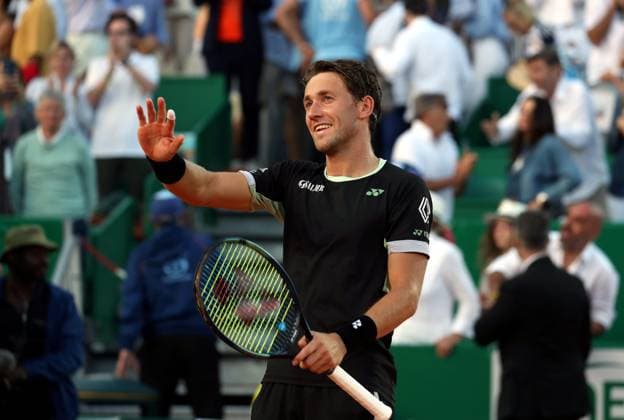 DEMI ROLEX MC MASTERS DJOKOVIC RUUD PHOTOPQR NICE MATIN Jean François Ottonello ; Roquebrune-Cap-Martin ; 13 04 2024 ; Demi-finale Rolex Monte-Carlo Masters - Novak Djokovic (SRB en rouge) vs Casper Ruud (NOR en noir) Roquebrune-Cap-Martin France Copyright: xPHOTOPQR NICExMATIN MAXPPPxJeanxFrançoisxOttonellox 20240413NIM8225 20240413NIM8225
