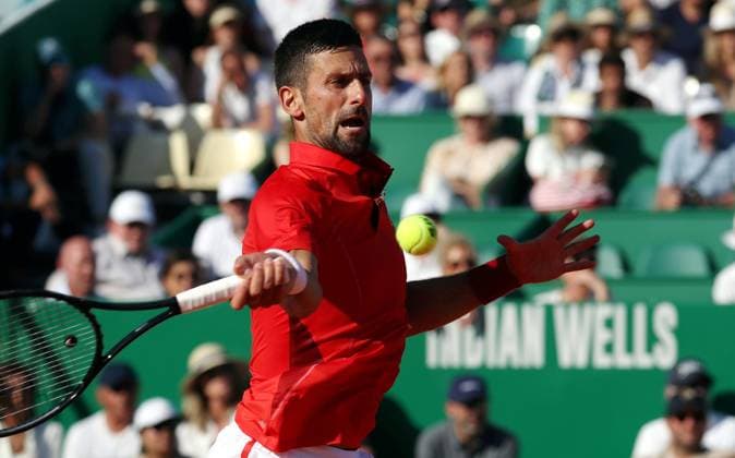 DEMI ROLEX MC MASTERS DJOKOVIC RUUD PHOTOPQR NICE MATIN Jean François Ottonello ; Roquebrune-Cap-Martin ; 13 04 2024 ; Demi-finale Rolex Monte-Carlo Masters - Novak Djokovic (SRB en rouge) vs Casper Ruud (NOR en noir) Roquebrune-Cap-Martin France  Copyright: xPHOTOPQR NICExMATIN MAXPPPxJeanxFrançoisxOttonellox 20240413NIM8242 20240413NIM8242
