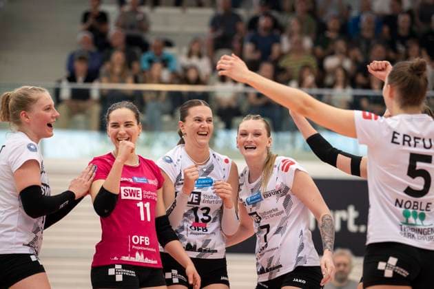 2 Bundesliga Women Pro Schwarz Weiss Erfurt vs DSHS SnowTrex Köln 13 04 2024 Cheers Schwarz Weiss Erfurt 2 Bundesliga Women Pro Schwarz Weiss Erfurt vs DSHS SnowTrex Köln Riethsporthalle Erfurt 13 04 2024 Copyright: xBEAUTIFULxSPORTS Duehringx