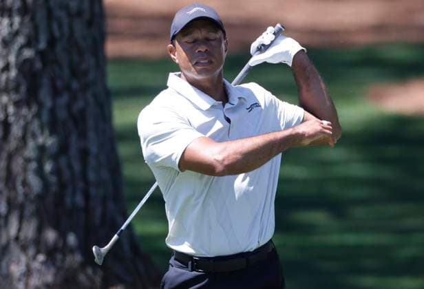Sport Bilder des Tages Tiger Woods reacts after chipping to the green on the seventh hole during the third round of the Masters Tournament at Augusta National Golf Club in Augusta, Georgia on Saturday, April 13, 2024.  AUG20240413510 TANNENxMAURY