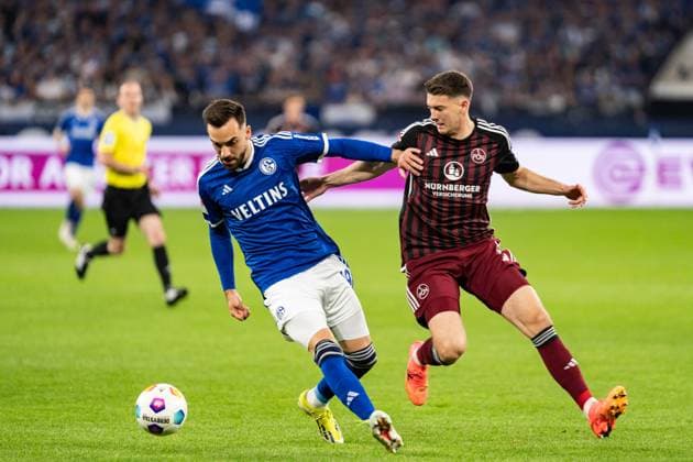 GER, 2 FBL, FC Schalke 04 vs 1 FC Nürnberg Nuernberg 13 04 2024, Veltins Arena, Gelsenkirchen, GER, 2 FBL, FC Schalke 04 vs 1 FC Nürnberg Nuernberg In the picture duel between Kenan Karaman FC Schalke 04, 19 and Florian Flick 1 FC Nürnberg Nuernberg, 6 nordphotoxGmbHxx xChristianxSchulze nph000300